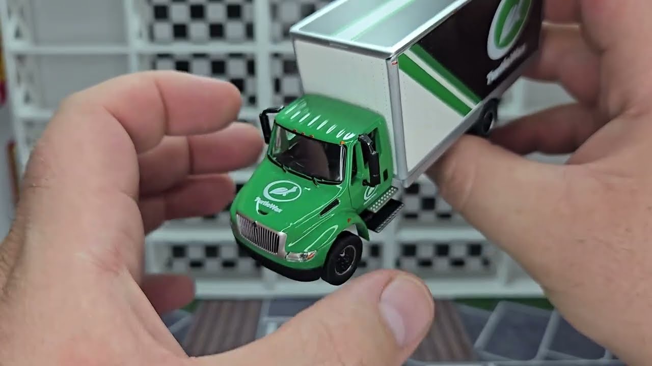 Unboxing: Greenlight HD Trucks - Series 26