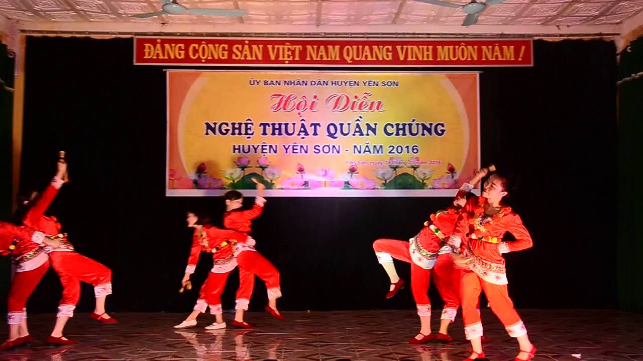 Múa Chuông .Âm vang núi rừng - Tốp múa nữ Đoàn VNQC Xã Tân Tiến