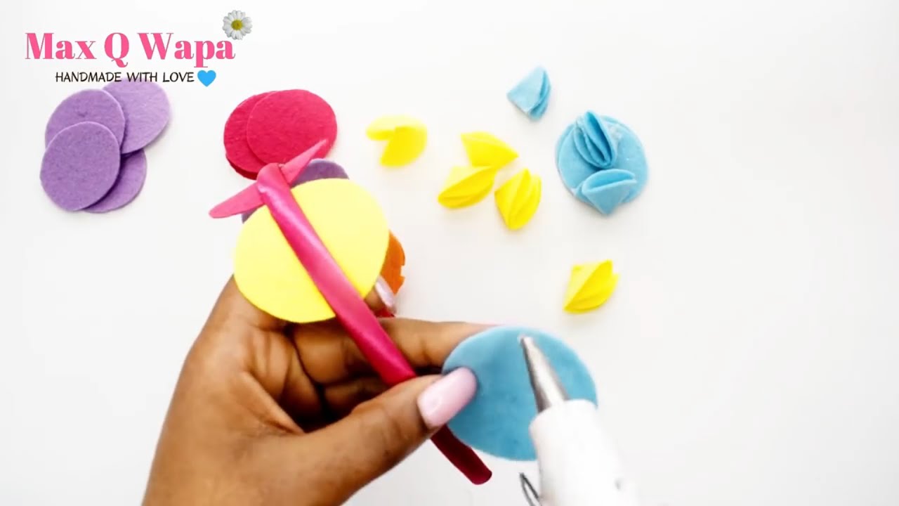 Flores de fieltro, ideal para diademas/ cintillos/ tocados 💙  Margari