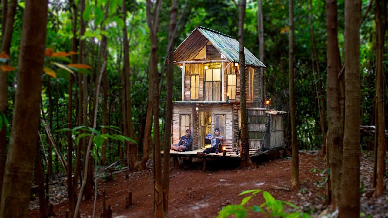 Membangun Kabin Kayu dua Tingkat Atap bambu susun di Tengah Hutan Tidur Nyaman di dalam kabin
