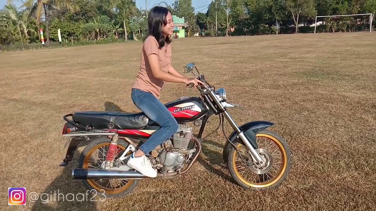 CEWEK CANTIK NAIK MOTOR GL TUA||CB TUA