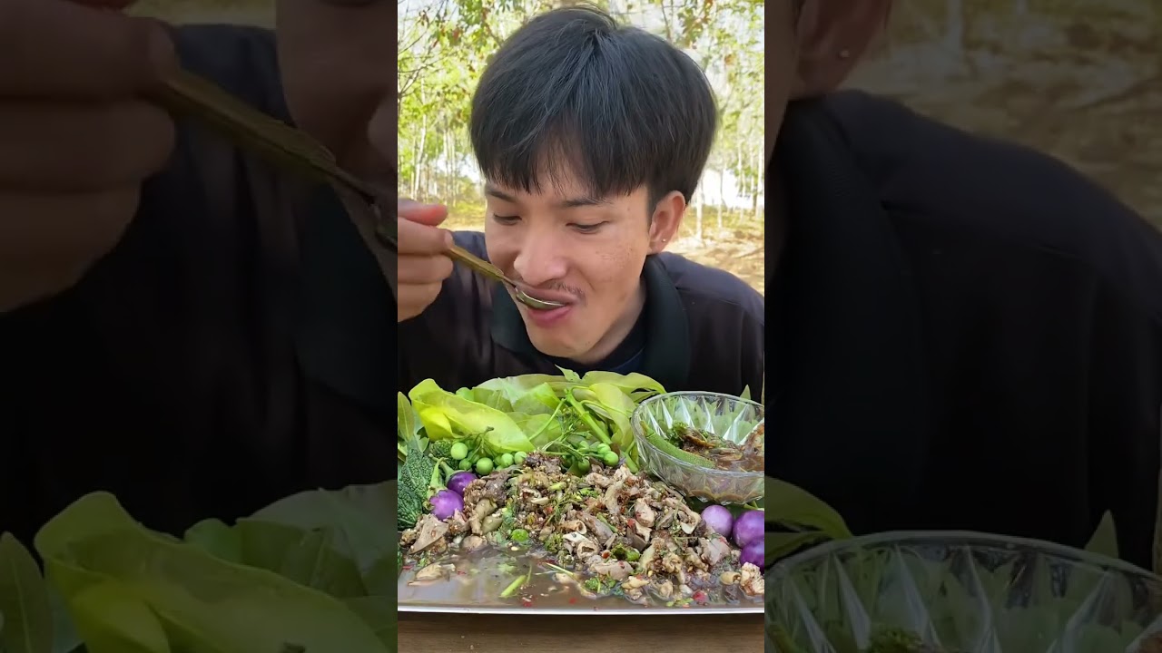 ลาบไก่บ้านใส่มดแดง ฝีมือแม่อร่อยมากครับผม คลิปเต็ม #แซ่บคัก #บ่าวจ่อย #asmr #mukbang #eating #food