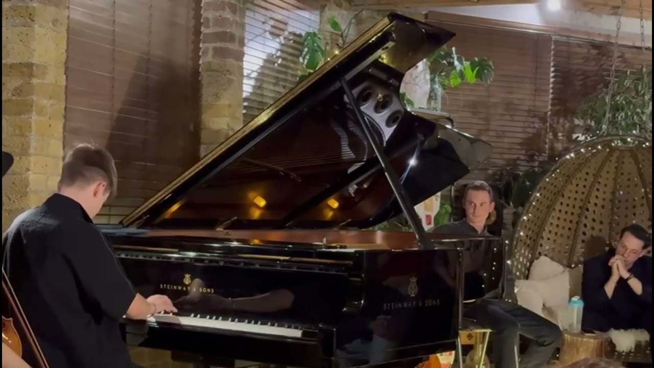 Live Improvisation Based on Audience Requests - Beyoncé, Beethoven...?!