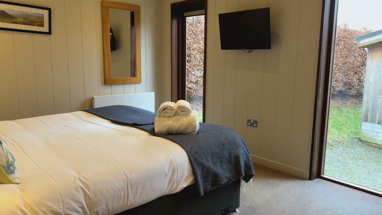 Apple Blossom From Lakes Lodges   HD 1080p