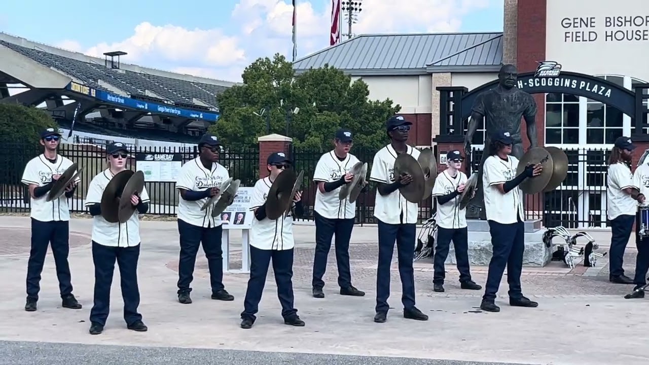 Brady warm up 9/20/25 (7)
