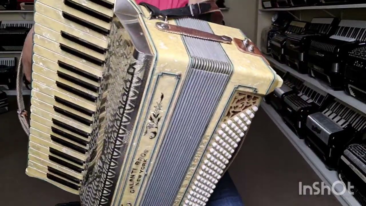 (VENDIDA) Acordeon 120 Baixos Galanti Brós