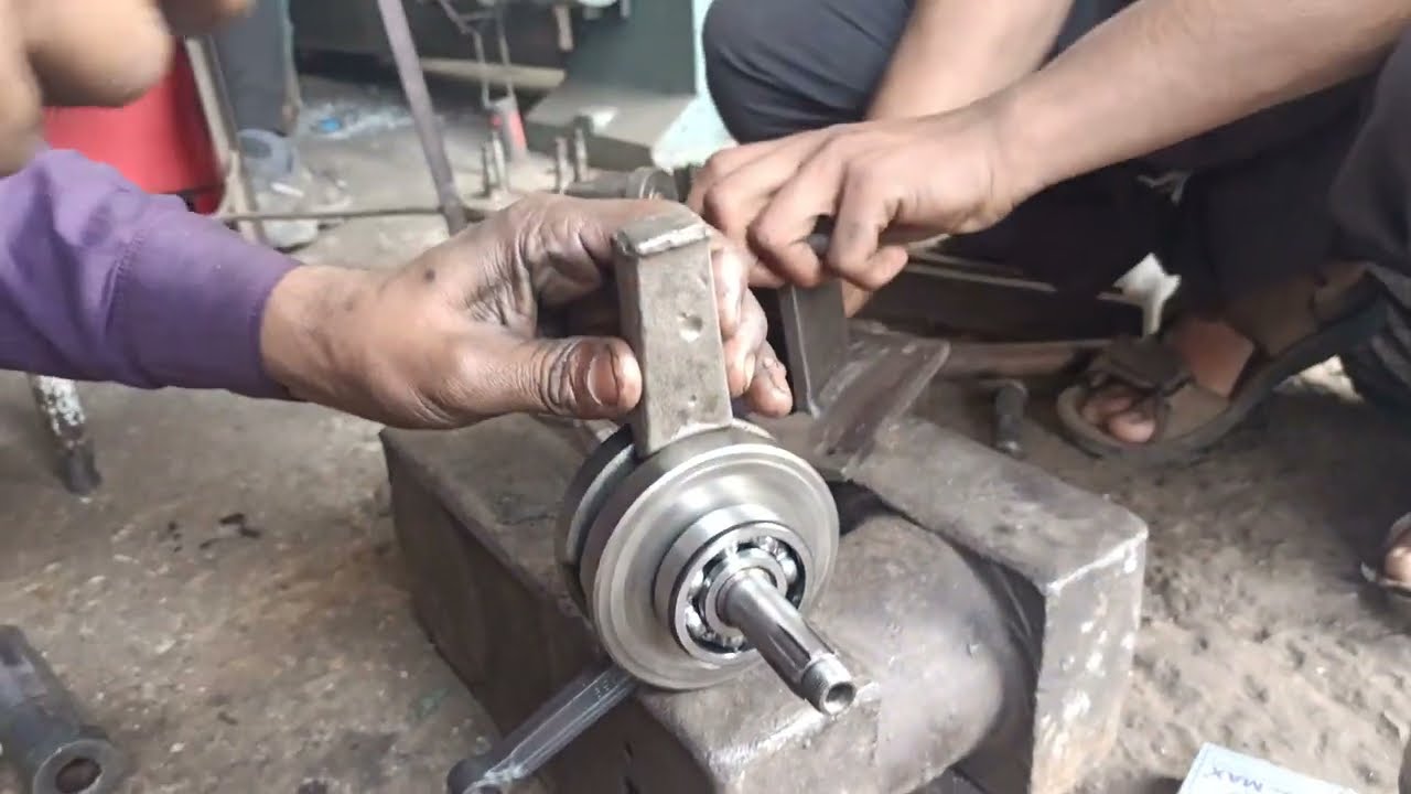 Engine bike Crankshaft fitting & connecting rod fitting bike#mechanic #motorcycle #bike