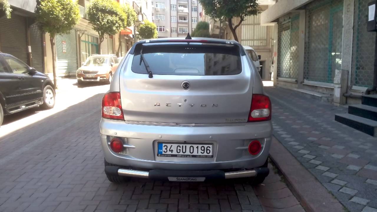 Solda halojen-Sağda led sinyal ampul&uuml; - Ssangyong Actyon
