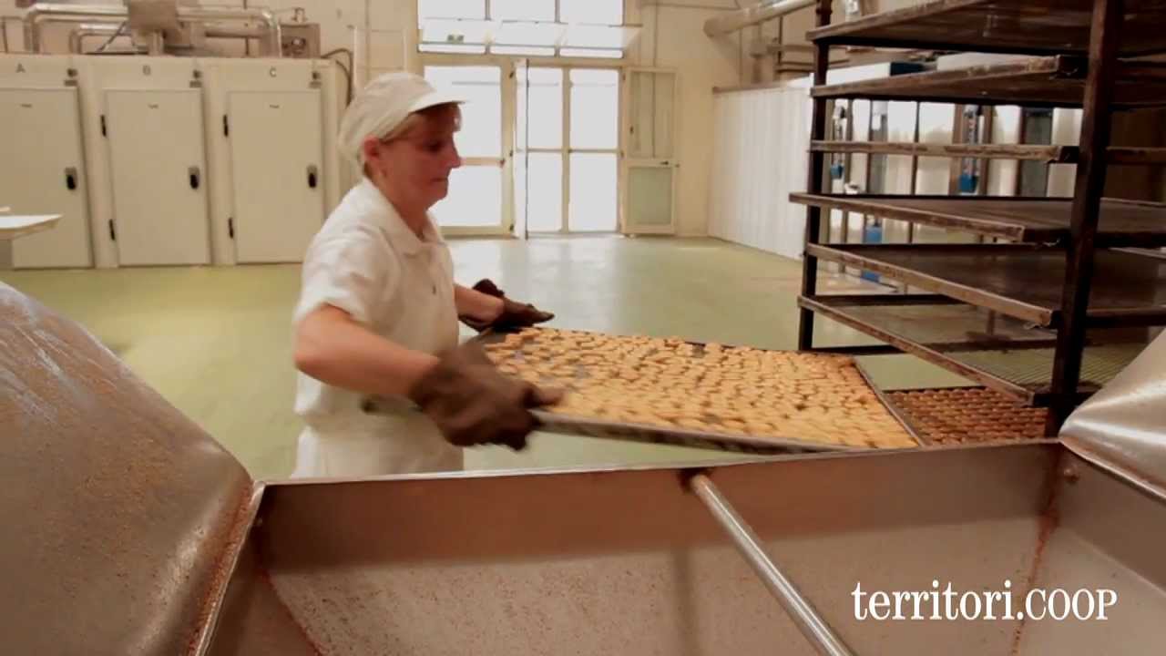 Il Biscottificio Panificio Farinella, la Puglia che sa di buono