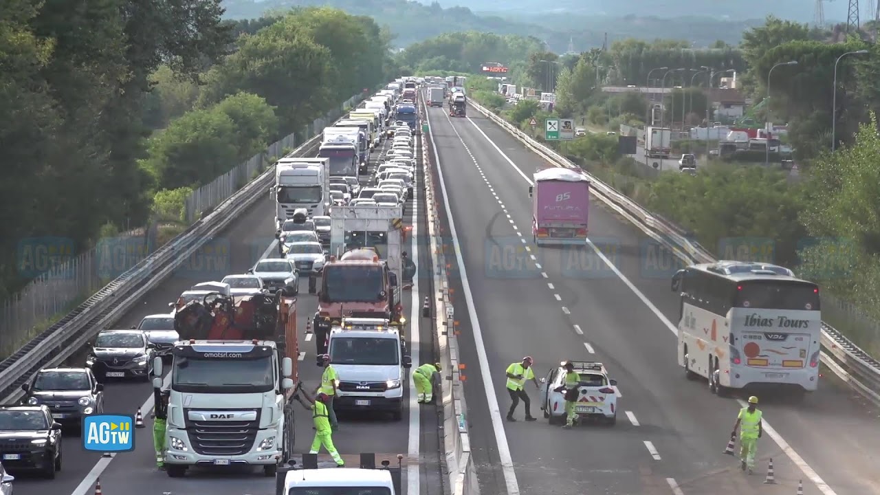 Arezzo, incidente sulla A1: tre morti in ambulanza