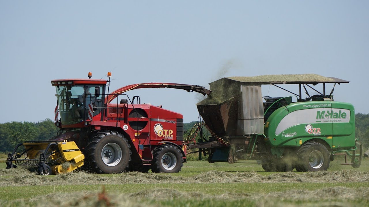 Chopping grass and baling in one pass | Case IH CHX520 + Mc Hale Fusion 3 | OTP Echten