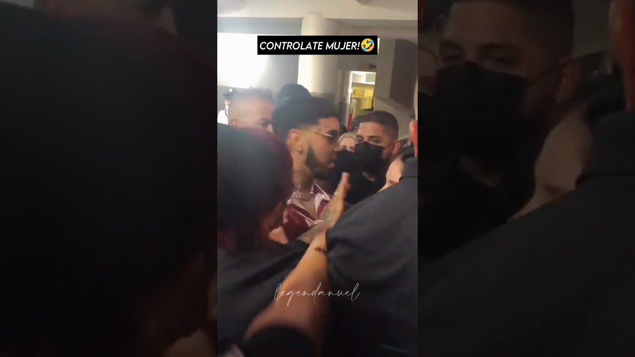 FANATICA INTENTA DARLE UN BESO A ANUEL 😳 ¡Autocontrol Mujeres!