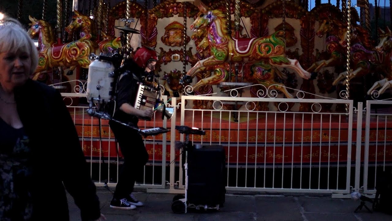 One Man Band plays Yann Tiersen's 