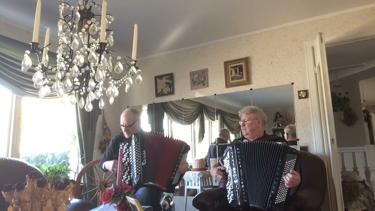 Rodger och Stefan spelar valsen Signe Av Rolf Dalström
