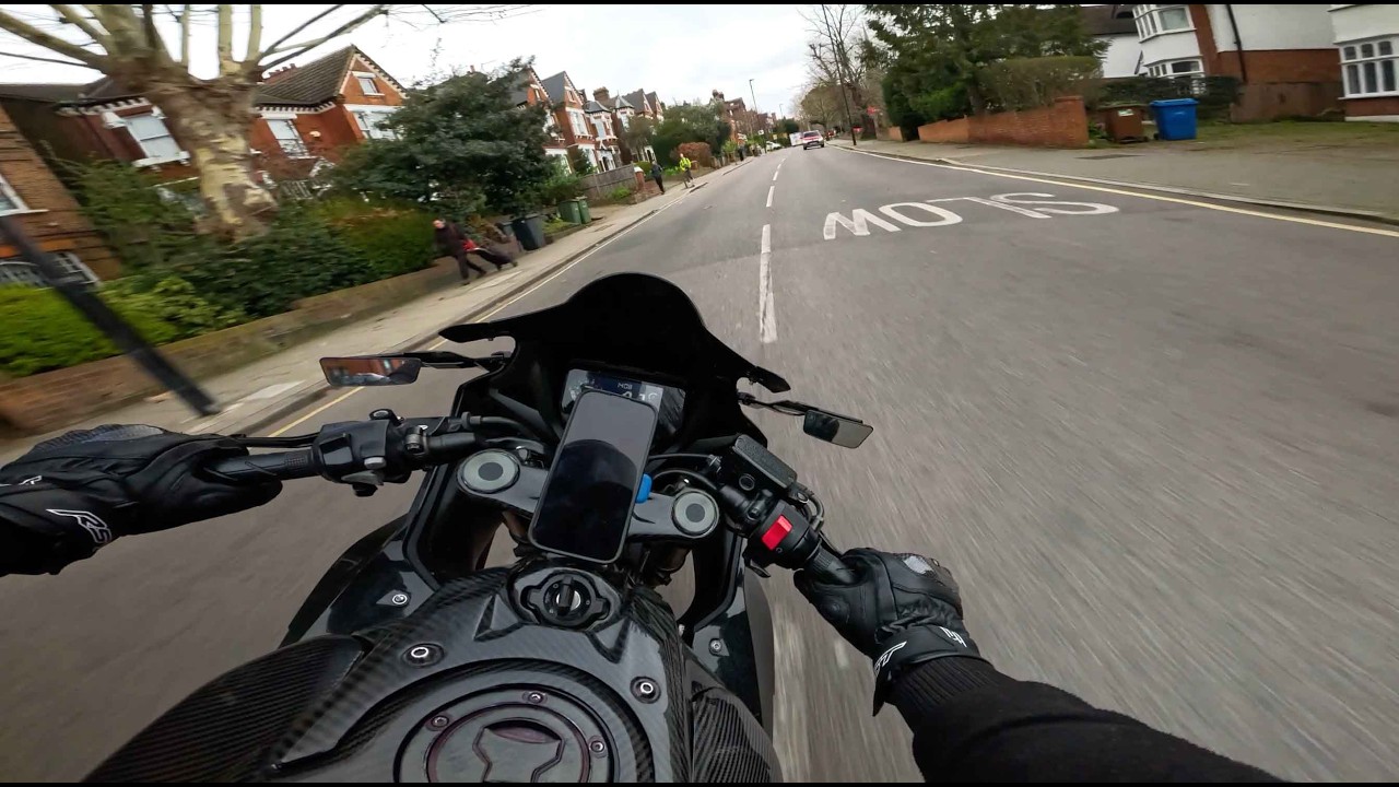 💨 FIGHTING THE WIND ON THE WAY TO CENTRAL LONDON | CBR650R FULL CARBON | ARROW EXHAUST