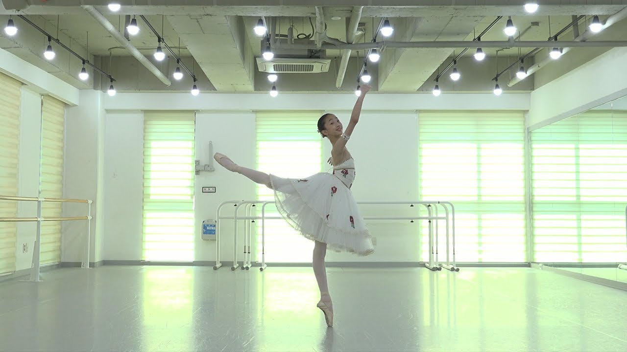 강리안 The Awakening of Flora 중 플로라 바리에이션