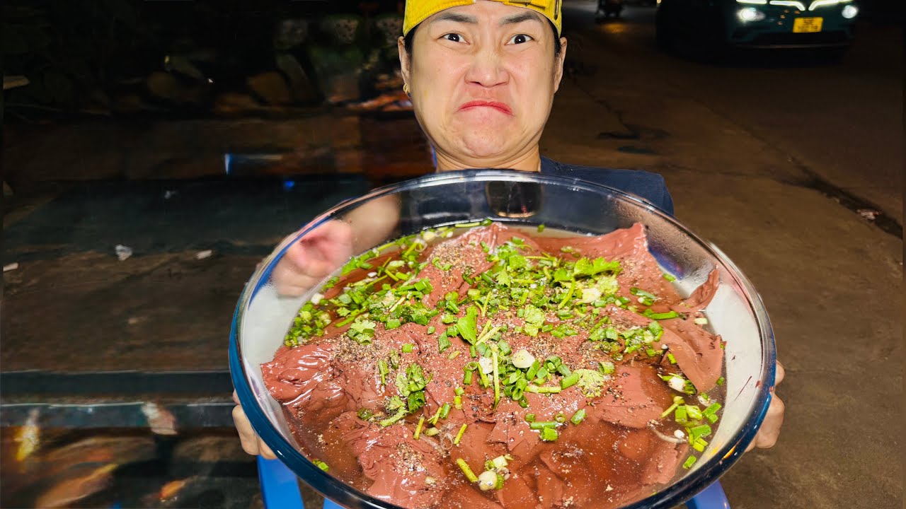 1 MÌNH NGA SUMO CÂN HẾT HUYẾT CHƯNG GIÀNH CHO 30 NGƯỜI ĂN VÀ ĐỤNG NGAY CHỦ QUÁN CHẤT NHƯ NƯỚC CẤT