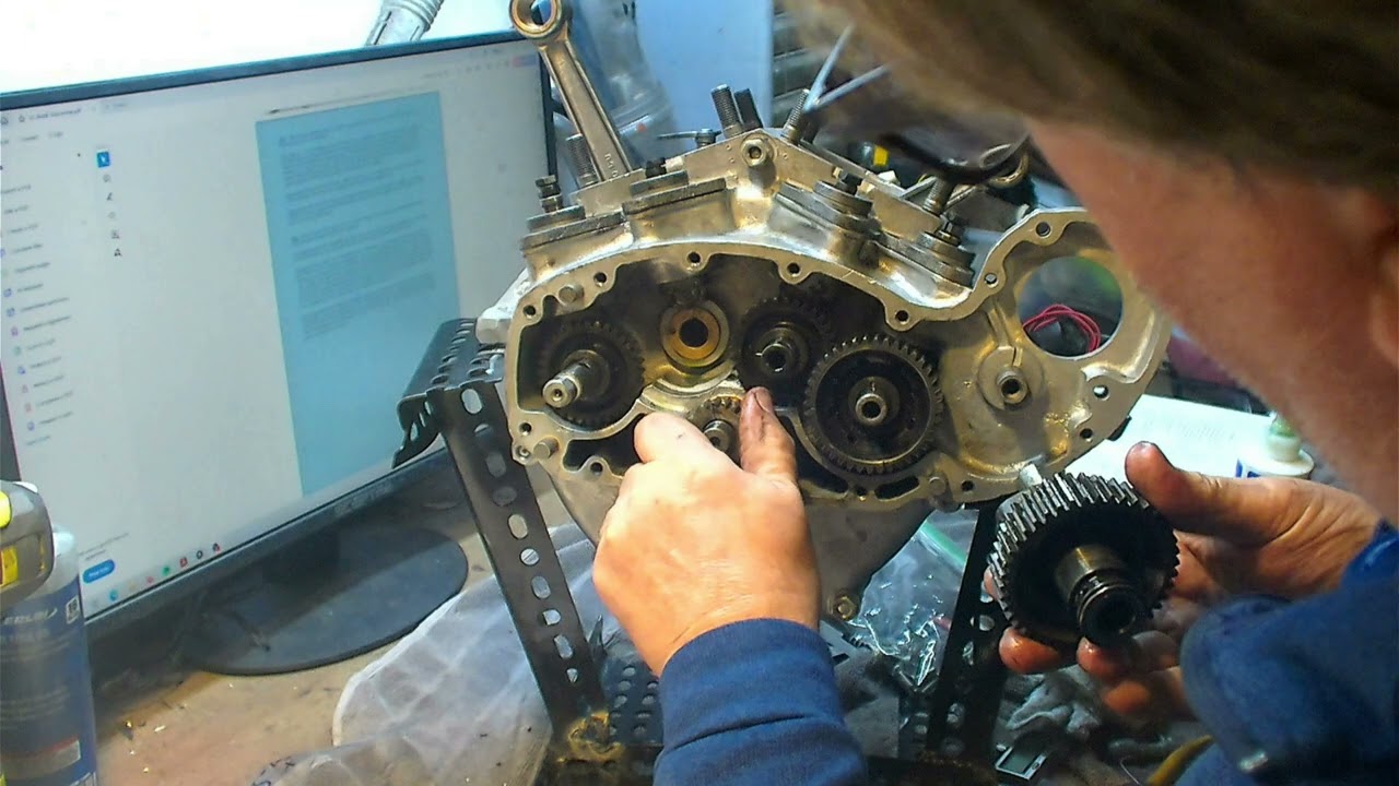Building the 1931 Harley-Davidson VL Part by Part- Install the Cam Gears - Episode 17