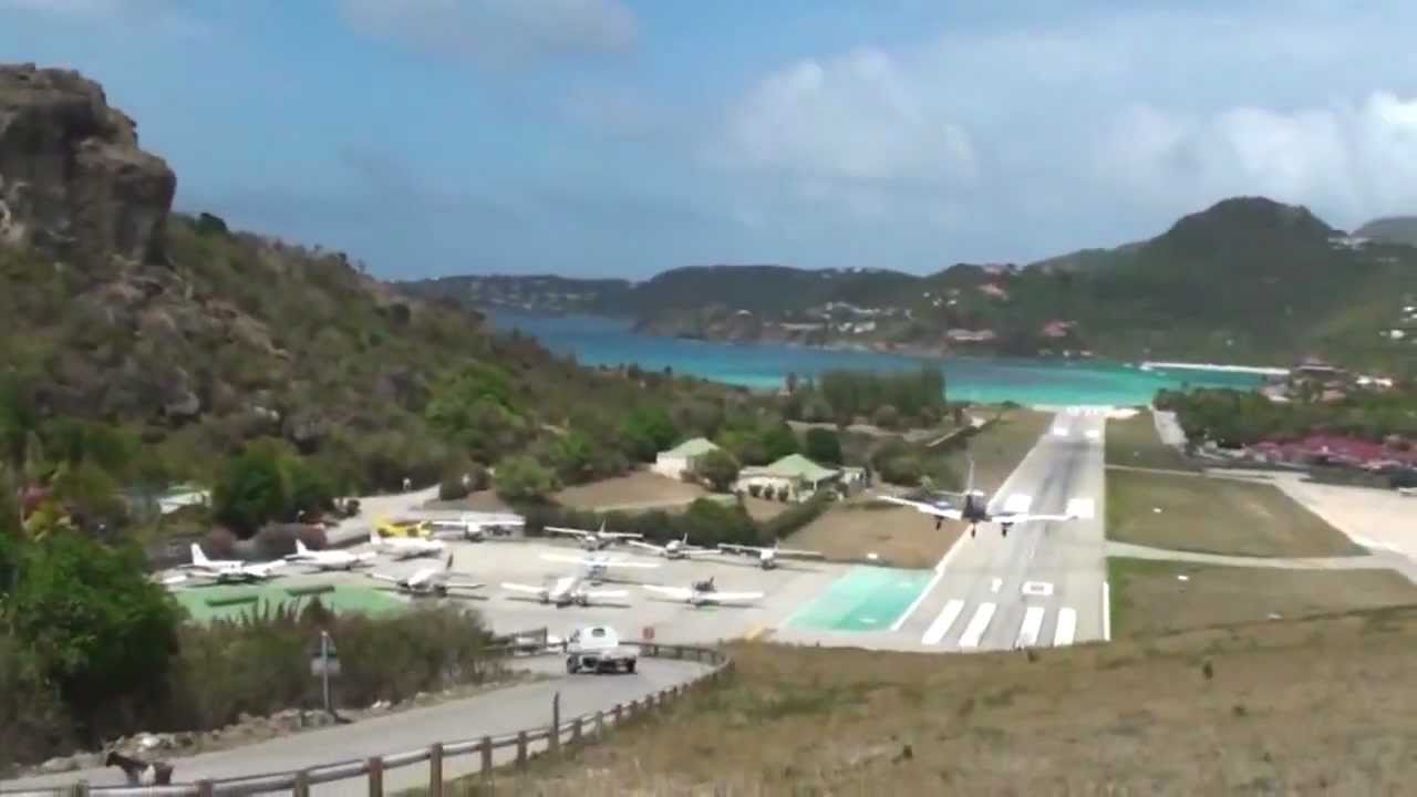 Piper PA-23 Aztec crash landing at Saint Barth&eacute;lemy Airport - Unravel Travel TV