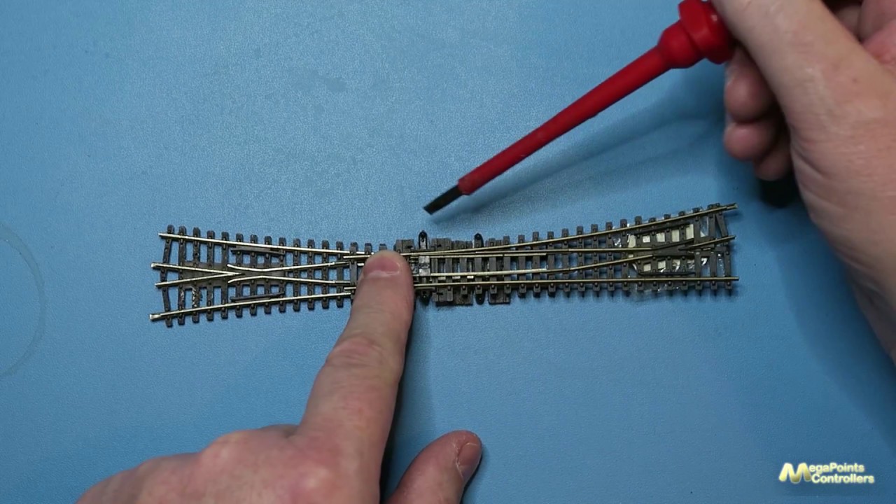 Wiring up a double slip – snags and solutions