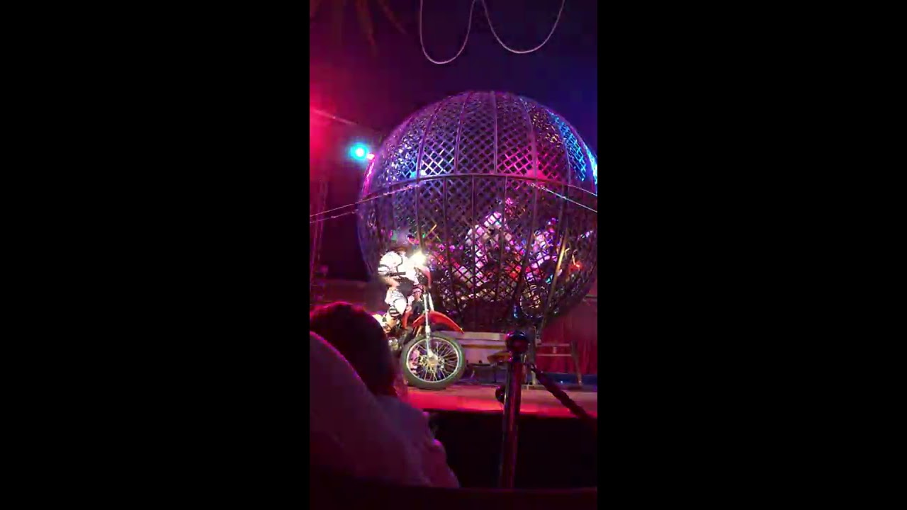 Globe of Death - 4 Bikes Inside at the Same Time