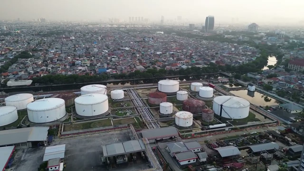 Dji mini 3 rc terbang sekitaran koja priok