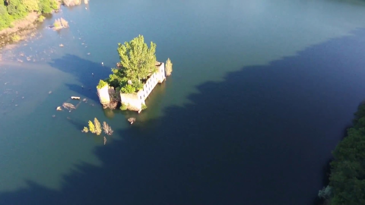 Chateau de Grandval ( Teillet - Lac de Razisse - Tarn 81) Drone Bebop Parrot