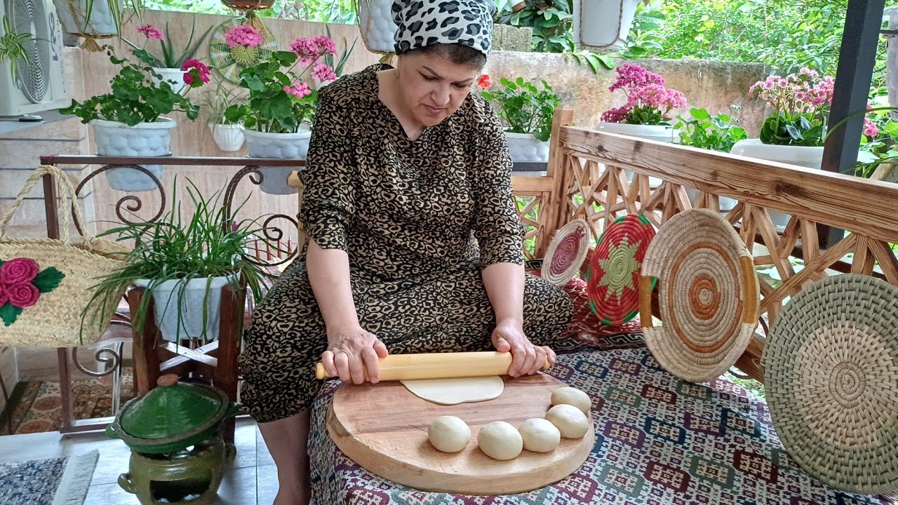 Traditional Lavash Bread:Baking lavash bread in a pan on the stove🫓😋😋👌👌