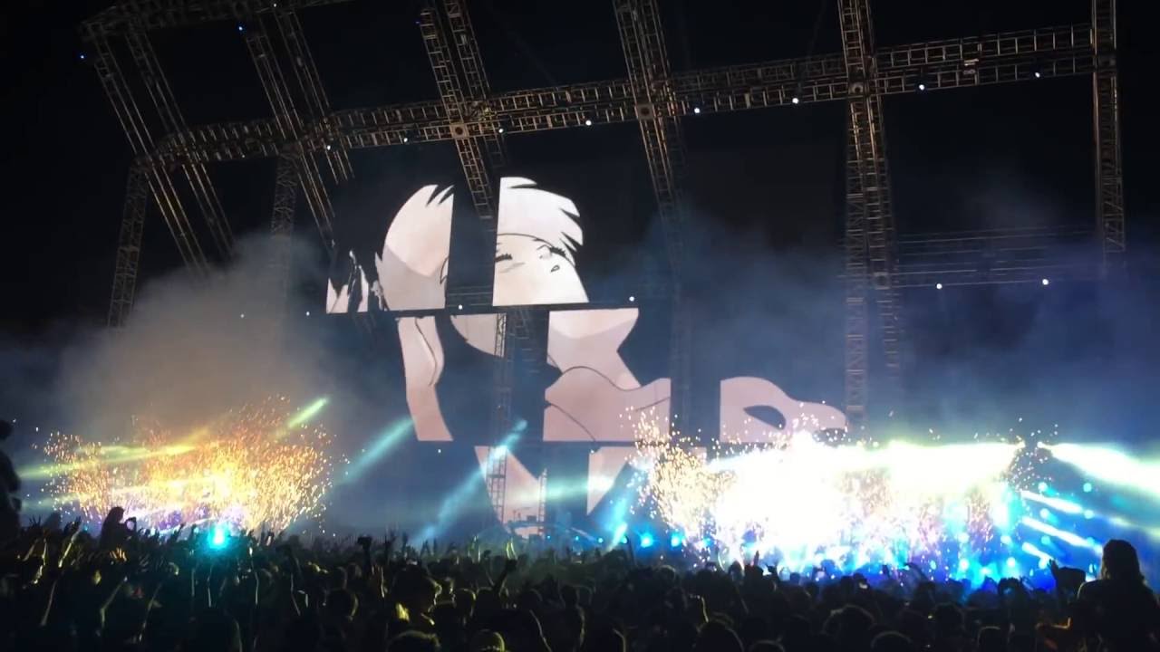 SHE HEALS EVERYTHING into FLICKER - Porter Robinson @ Hard Summer 2016