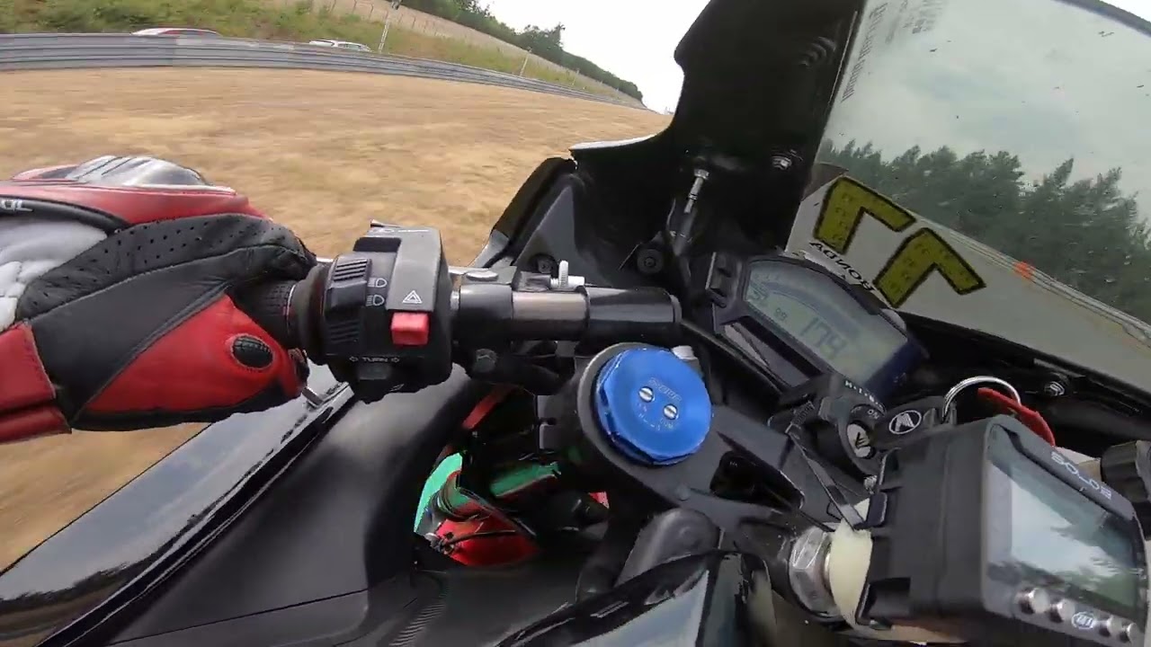 honda cbr 1000 2008 vs cbr 1000 2013 automotodrom brno