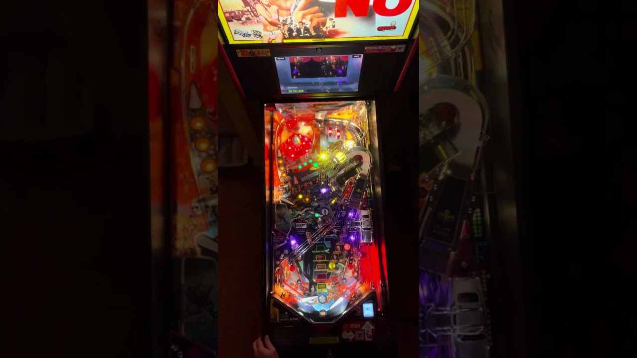 James Bond pinball machine by Stern | Dr. No pinball