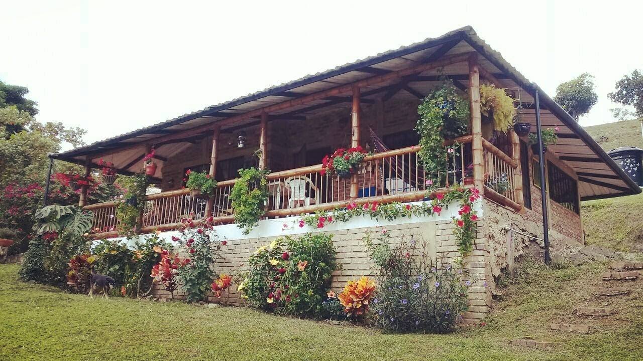 Se vende casa Lote en Tierra Caliente, via a Villeta / Nocaima / Nimaima / Vergara
