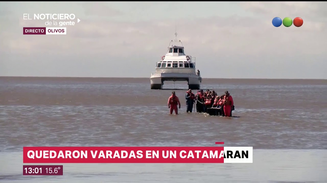 Un catamarán encallado en el Río de la Plata – El Noticiero de la Gente