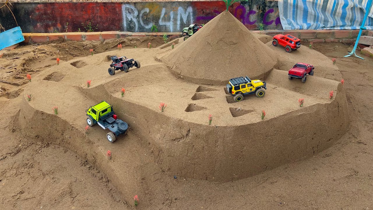 RC Cars Extreme Sand Mountain Obstacle Challenge!