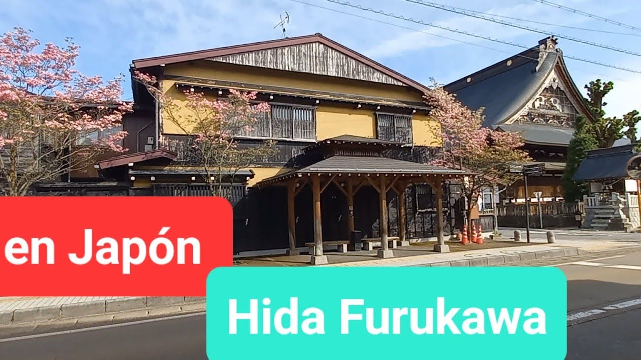HIDA FURUKAWA, una ciudad muy tranquila con sus peces carpas en la alcantarilla