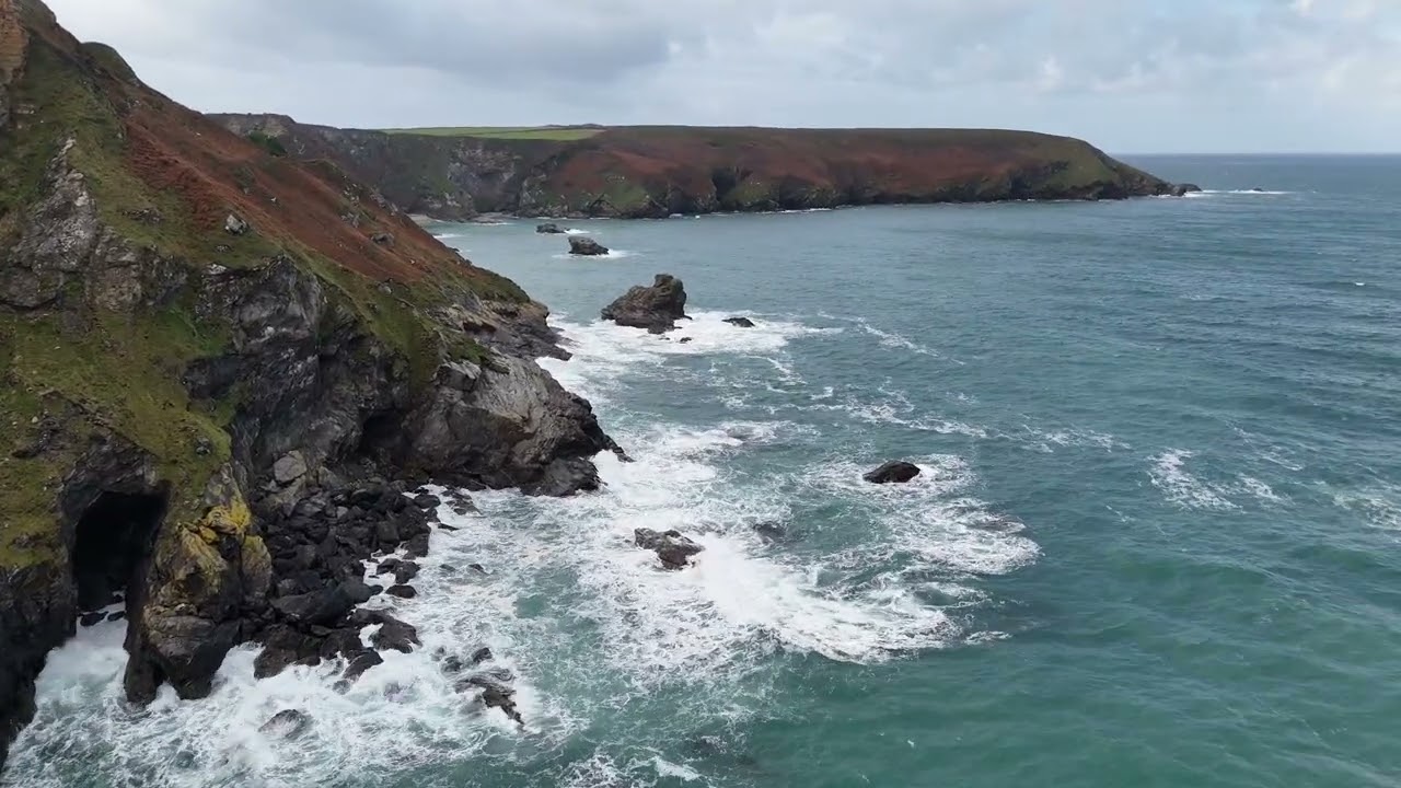 Hells Mouth on the North Cornish Coast | 4K Drone Experience 