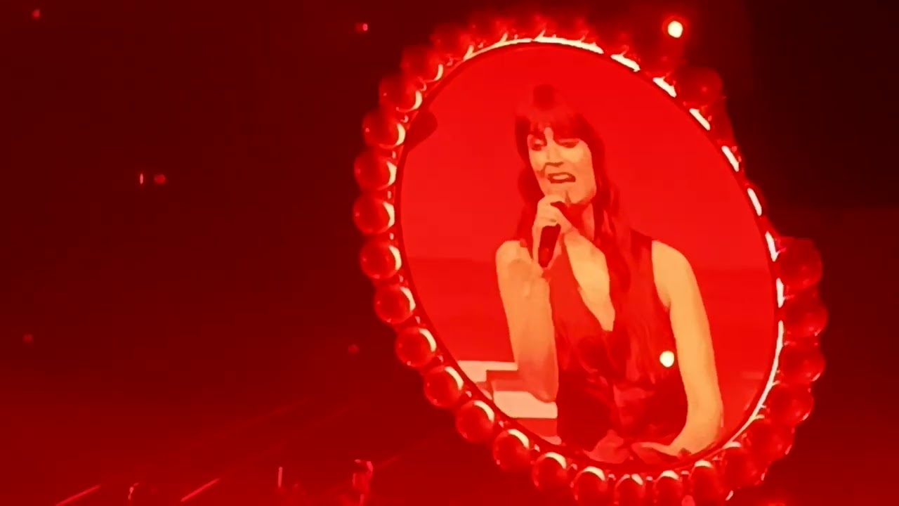 Clara Luciani la Grenade 