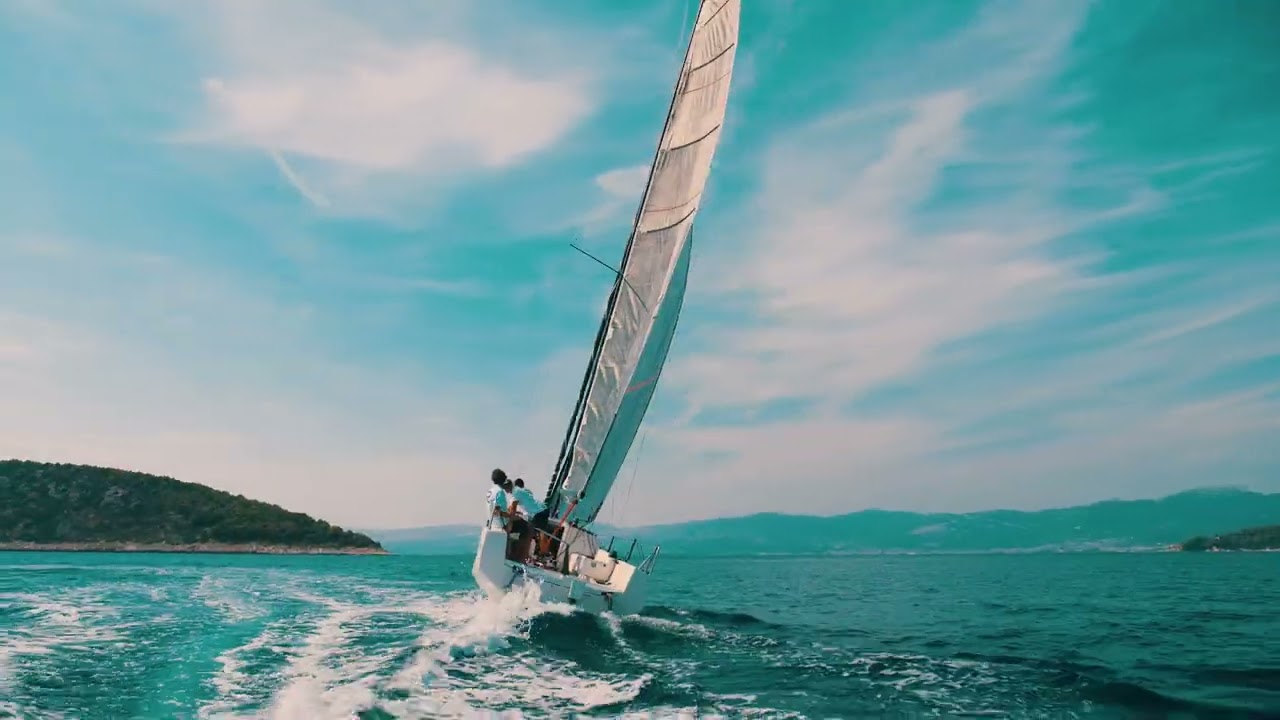 Reacher 780: 26ft sailboat with two faces