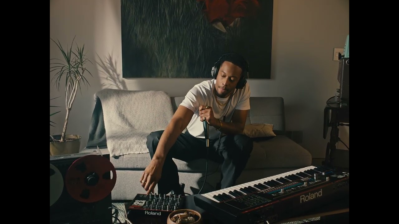 Black Milk - Is It Just Me? (Visualizer)