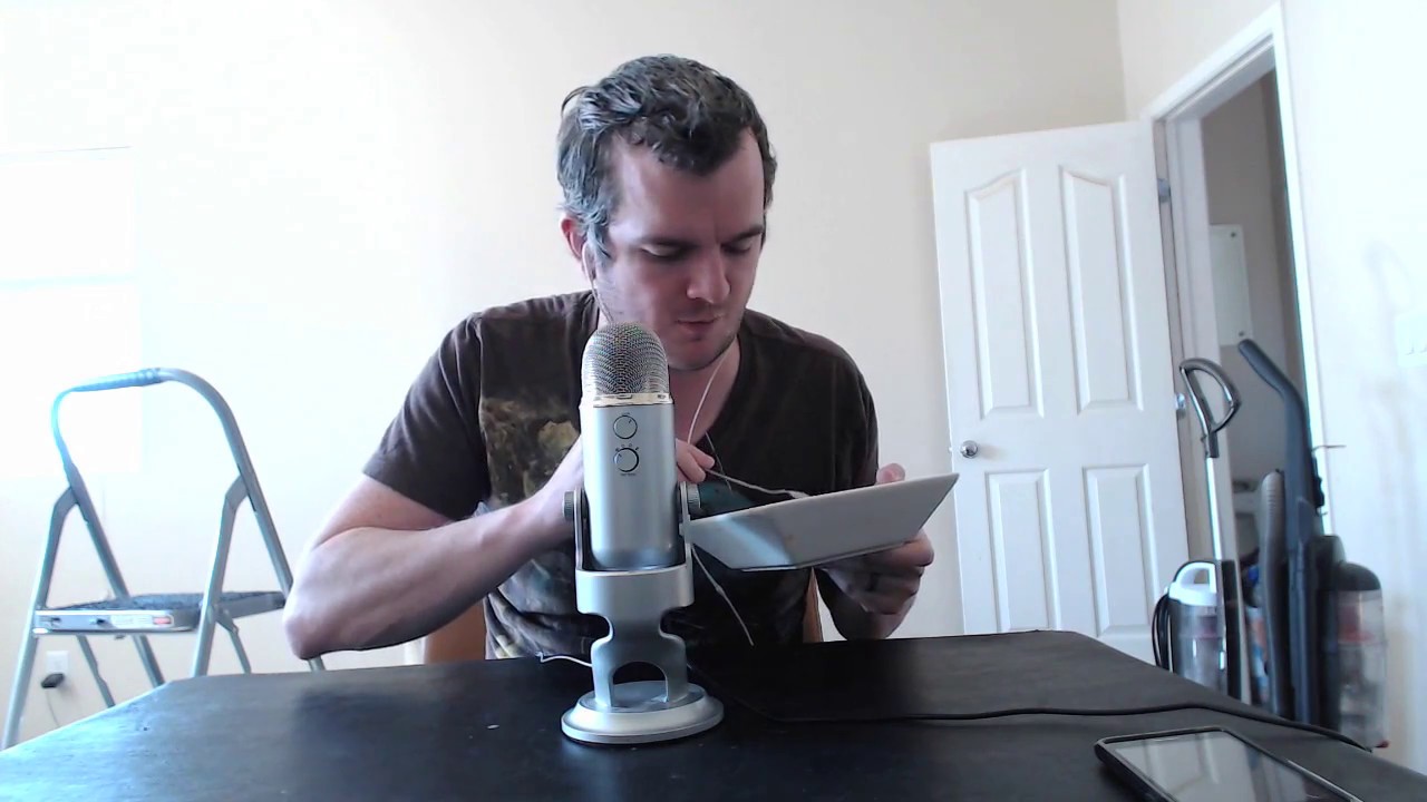 Eating Cheerios, a quick eating ASMR video - crunching and mouth sounds