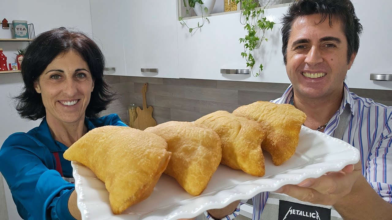 Panzerotti pugliesi con pomodoro e mozzarella - Ricetta