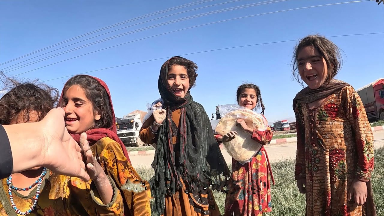 炮火下的阿富汗人頑強不屈，打不彎的腰桿，卻願為友誼而摺腰【NO:389】