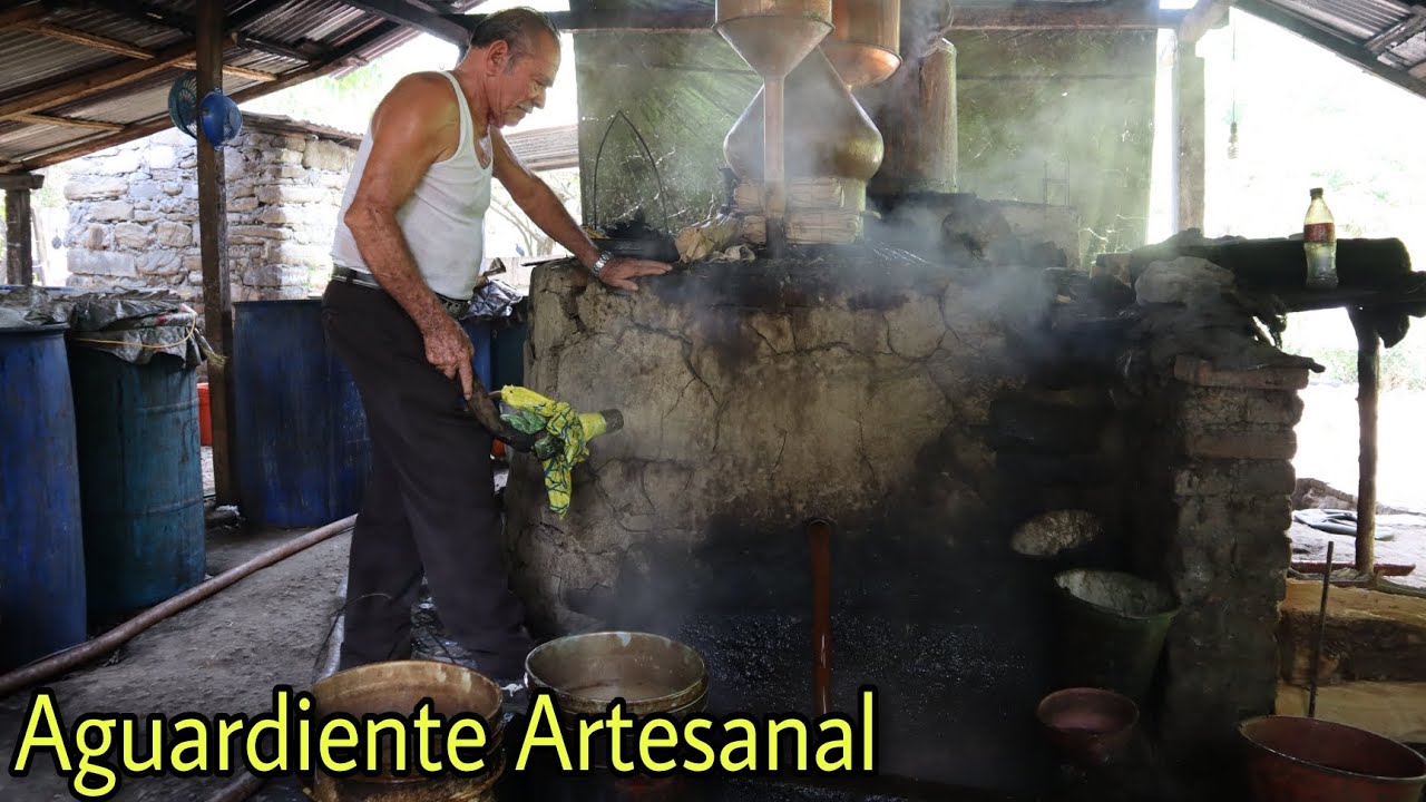 Que chulada de Aguardiente elaboran en esta comunidad de Yahualica, Hidalgo ( El Arenal )