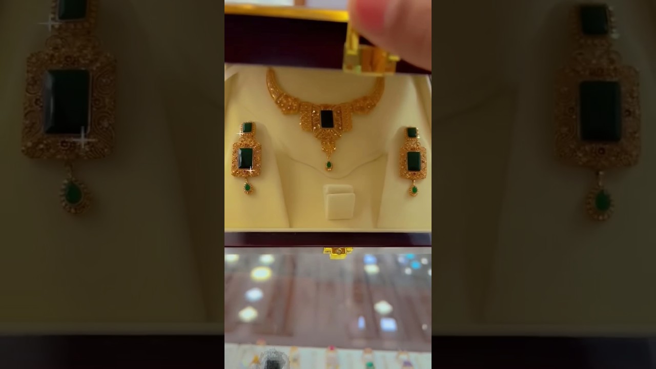 So beautiful gold necklace set design #gold #fashion #necklace #diamond #wedding#goldlover#plaingold