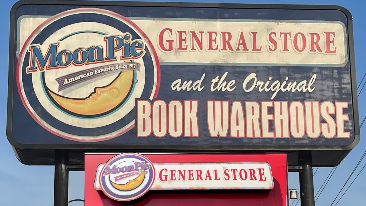 Sevierville / MoonPie General Store / Smoky Mountains Tennessee