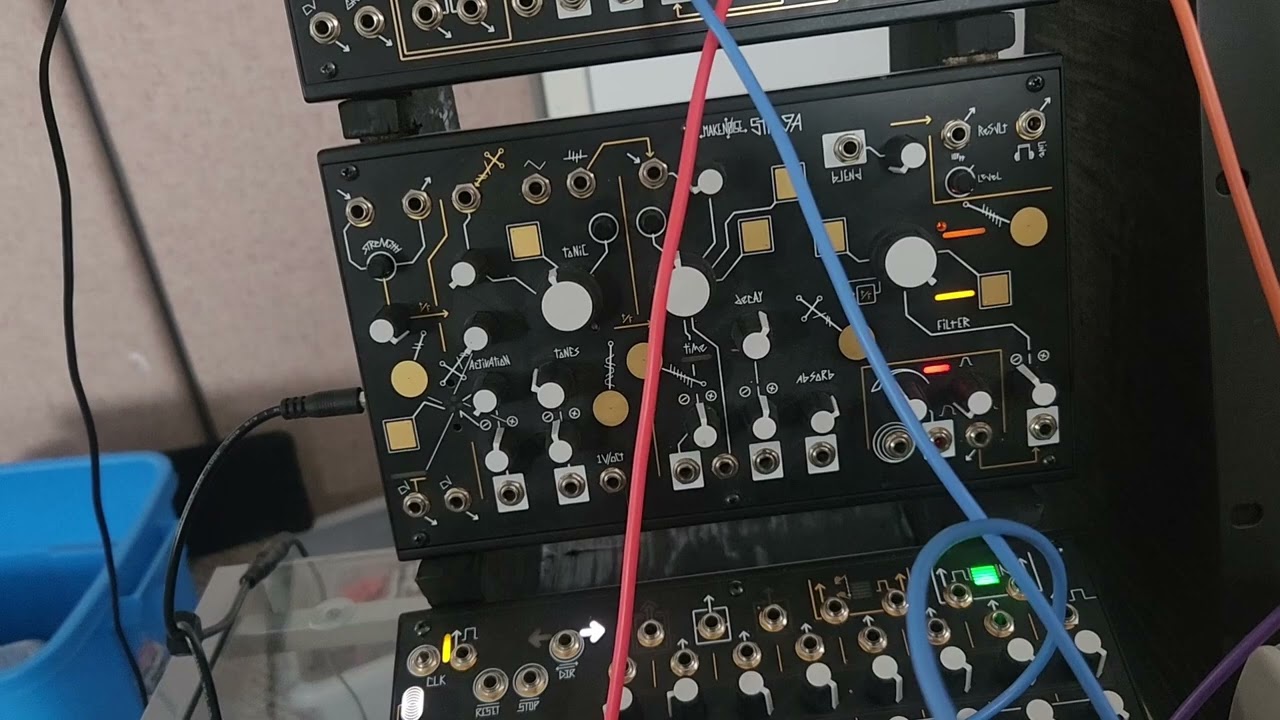Make Noise 0-Coast acid Line Feedback Mod Riff using #makenoisemaths and #intellijel sealegs