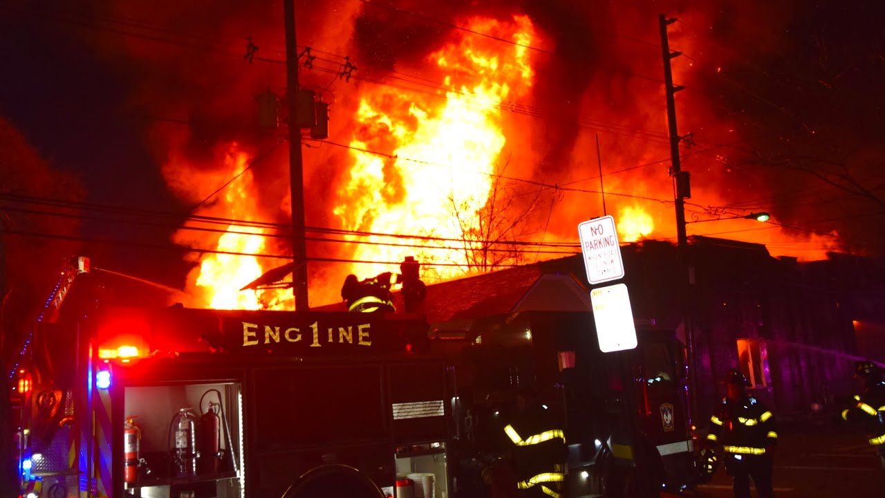 *MASSIVE WAREHOUSE FIRE* Fully Involved 5th Alarm Warehouse Fire Roselle Park Nj 1-1-26