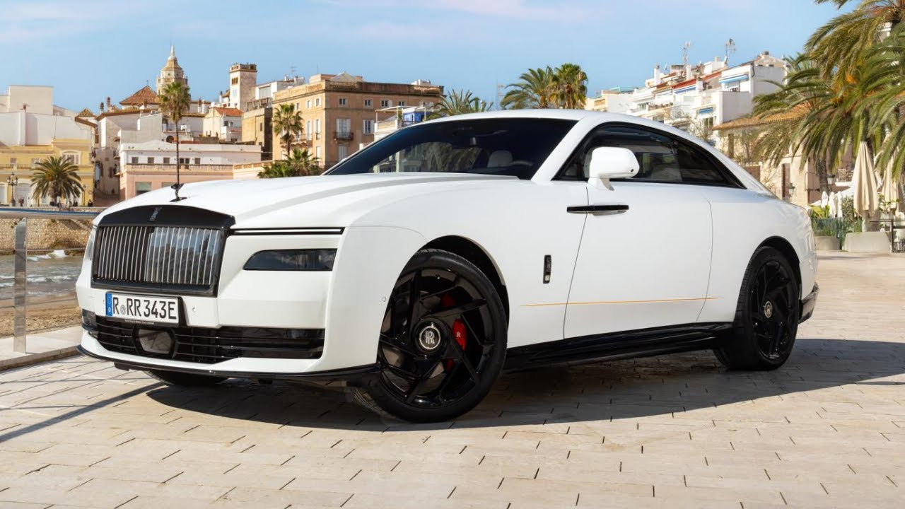 Rolls-Royce Black Badge Spectre in Arctic White &ndash; Klare Linie, elektrischer Luxus