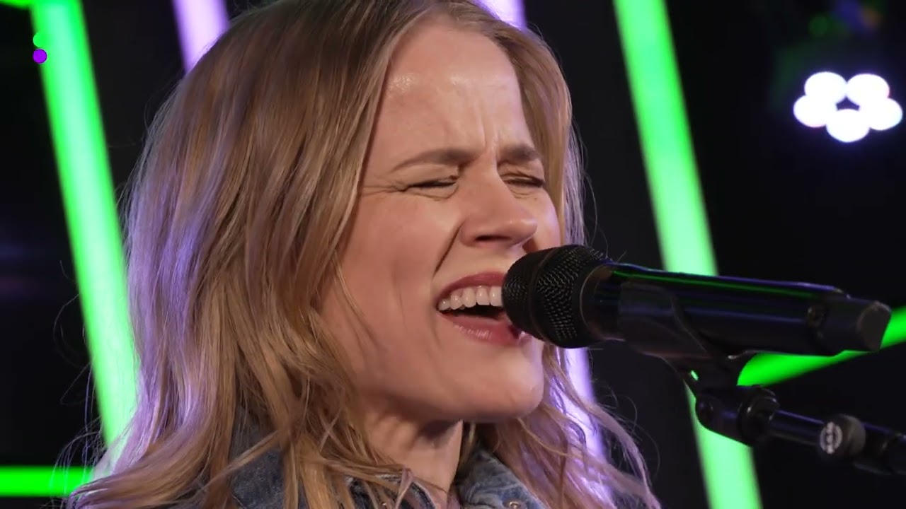 Ilse DeLange - Tainted (live at Radio 538)