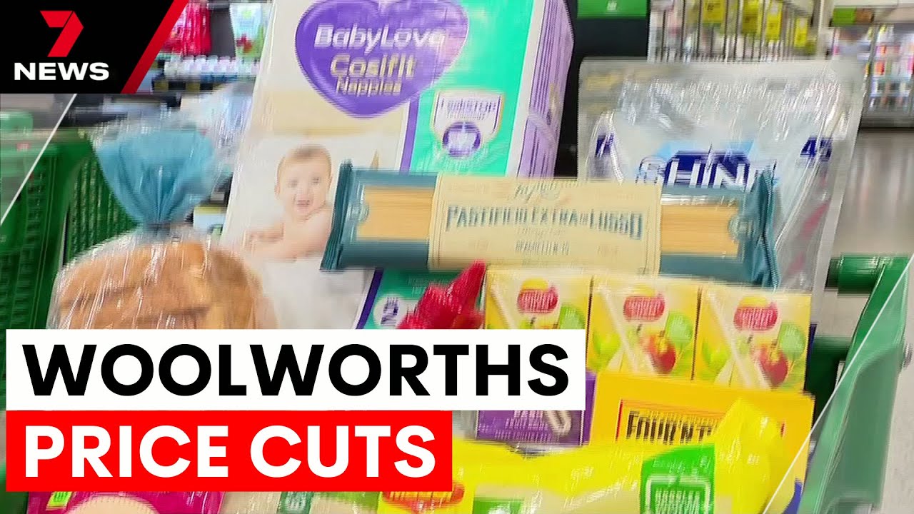 Woolworths slashes prices to battle supermarket competition | 7NEWS